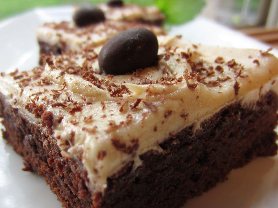 Mocha brownies với cà phê frosting