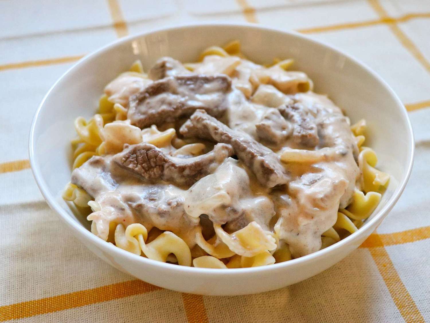 Thịt bò stroganoff với bít tết