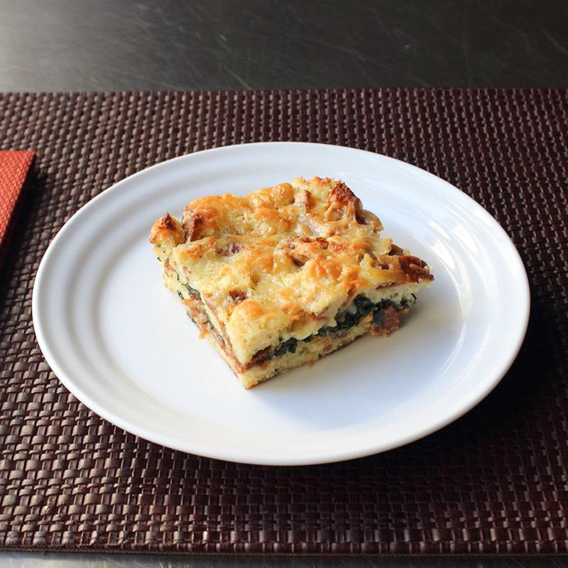 Bacon, Cheddar và Spinach Strata