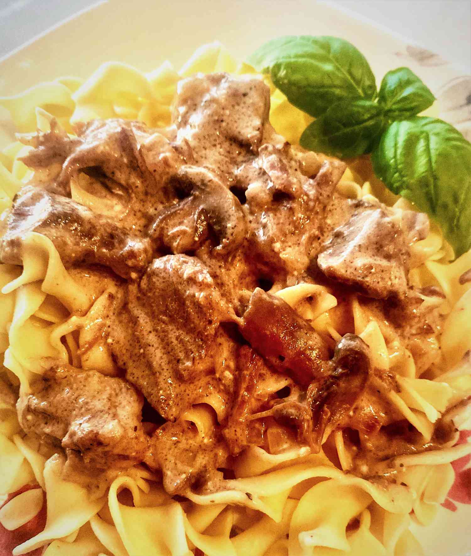 Thịt bò dễ dàng Stroganoff trong nồi nấu chậm