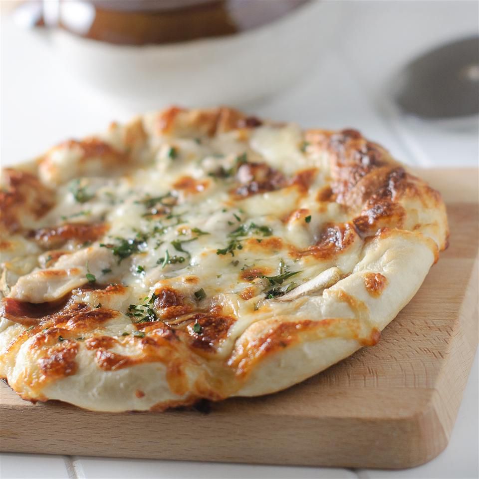 Gà nướng Alfredo Flatbread Pizza