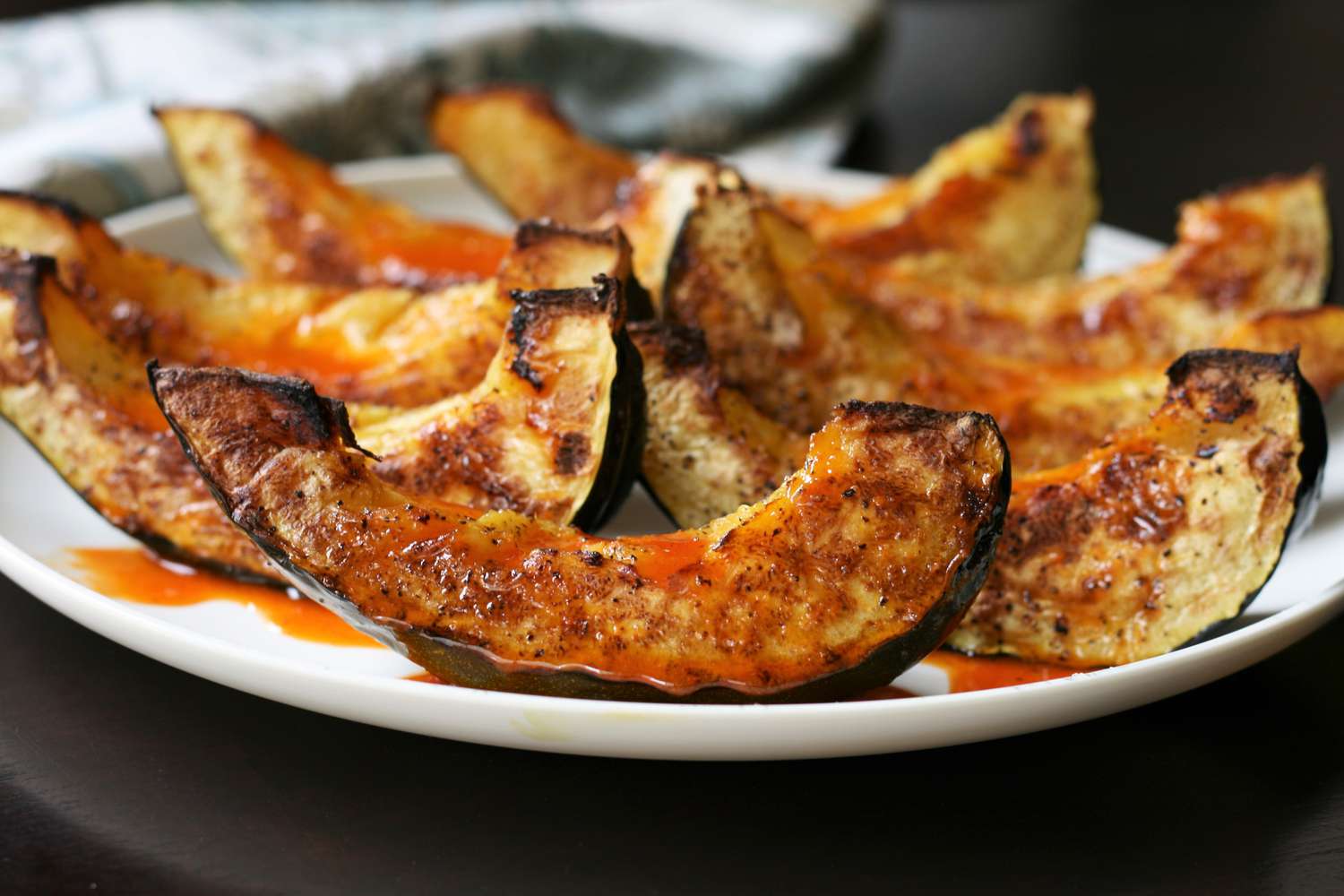 Acorn squash với bơ sriracha