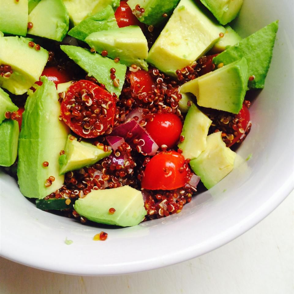 Quinoa đỏ và salad bơ