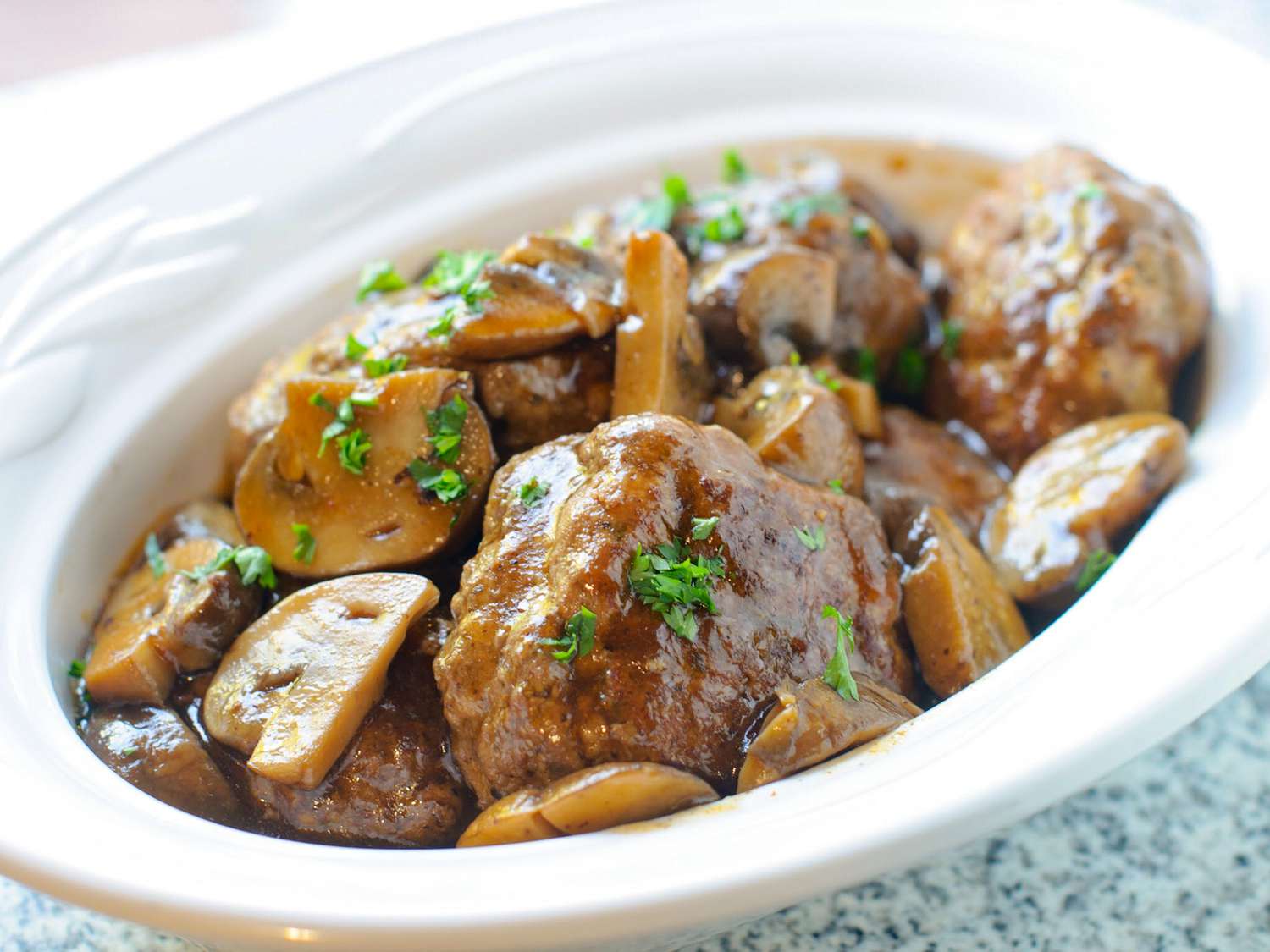 Instant Pot Salisbury Steak với hành tây và nước sốt nấm