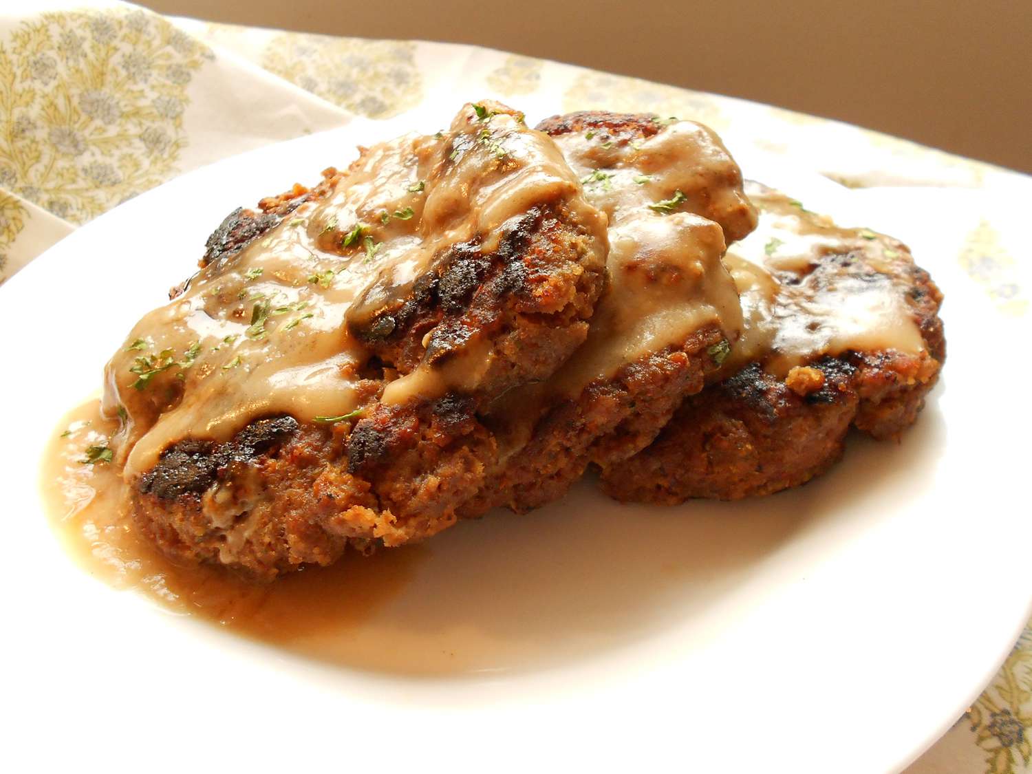 Best Ever Ever Meatloaf với nước sốt màu nâu