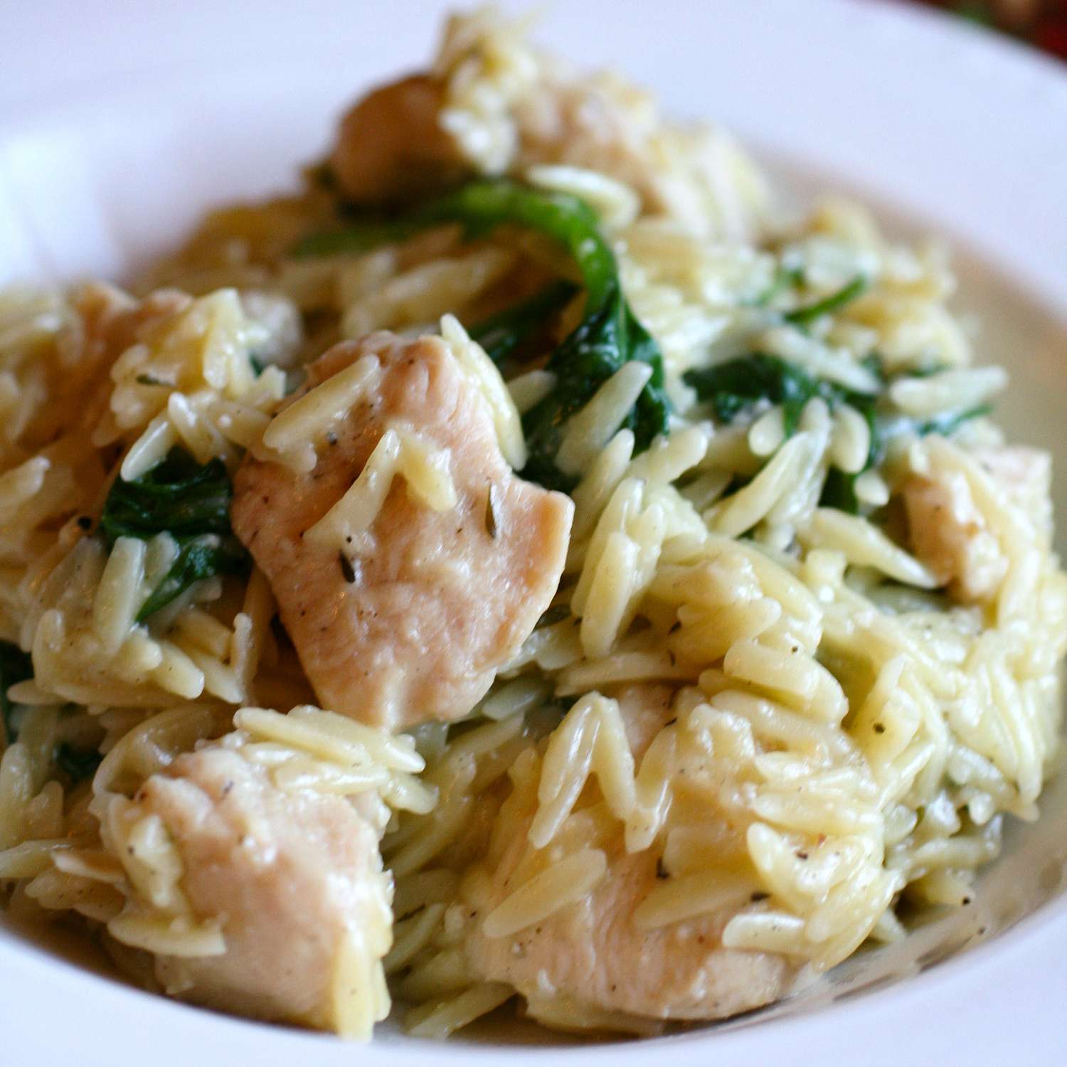 Gà tỏi với mì orzo