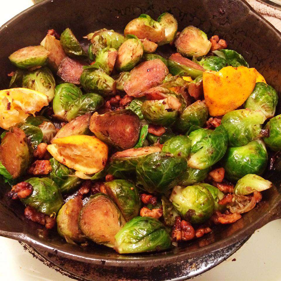 Browned Brussels Sprouts With Orange và Walnuts