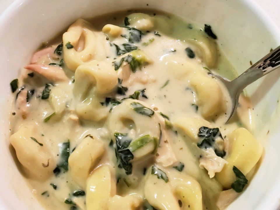 Súp gà tortellini kem