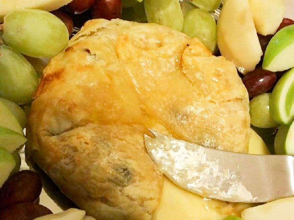 Nướng brie en croute