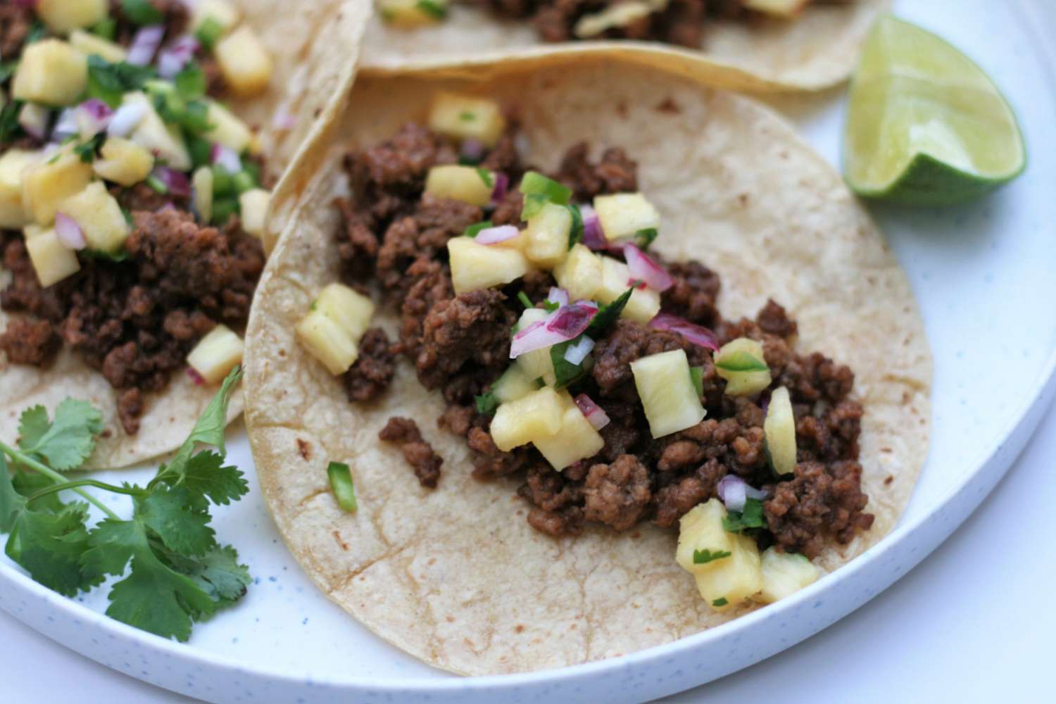 Tacos thịt lợn xay với salsa dứa