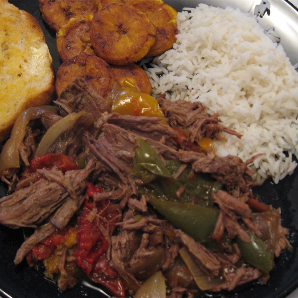 Ropa Vieja trong một nồi nấu chậm