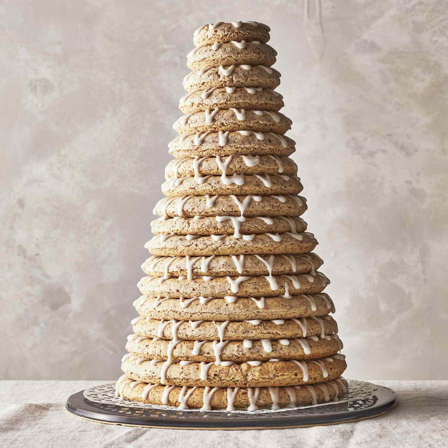 Kransekake (Bánh nhẫn hạnh nhân Na Uy)