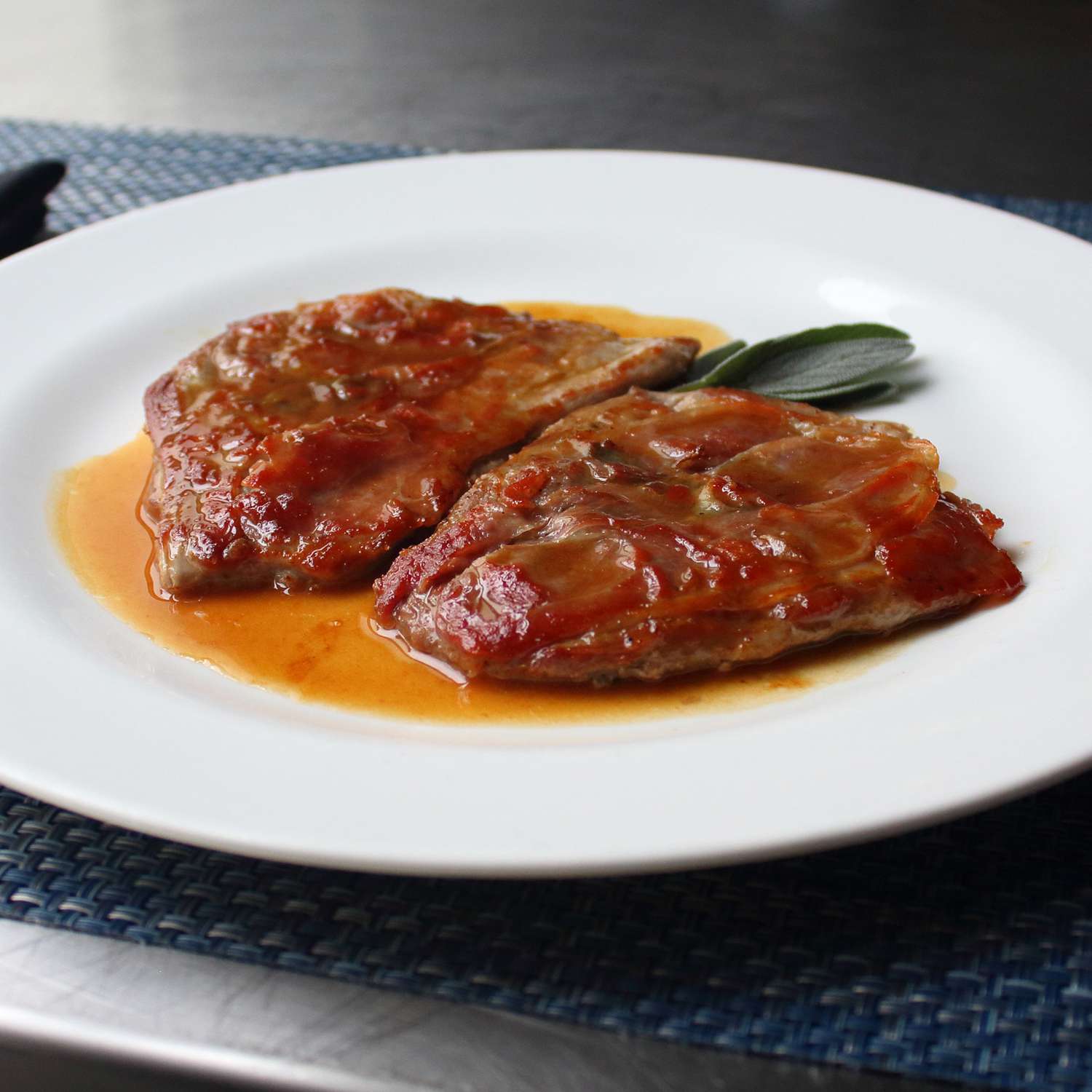 Thịt lợn Saltimbocca