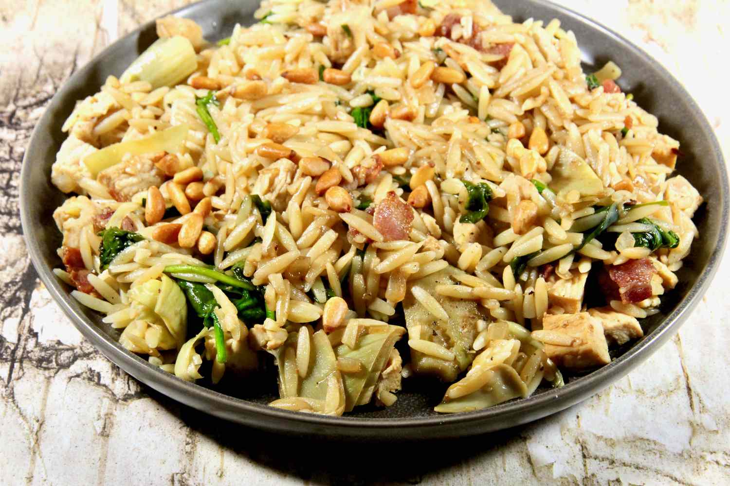 Orzo với gà và atisô