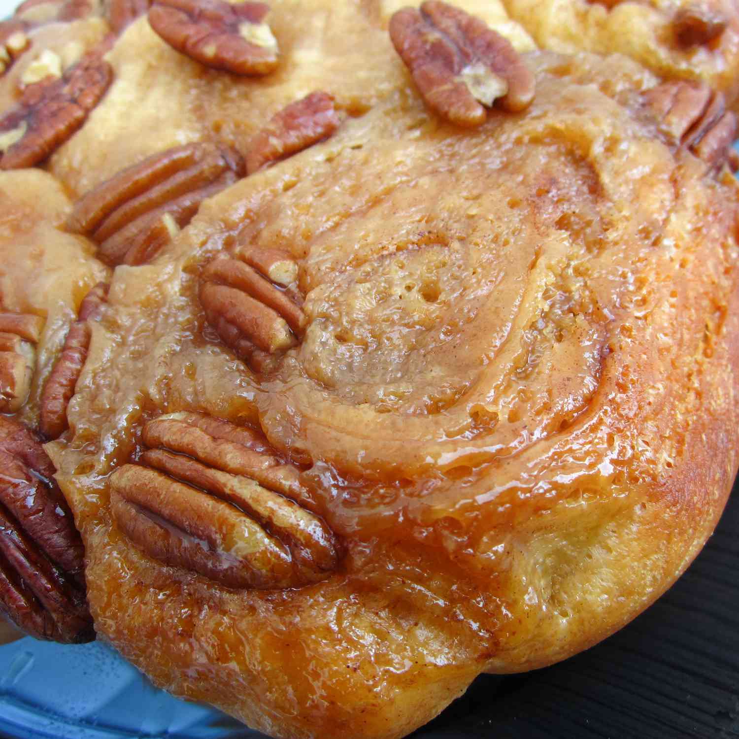 Qua đêm caramel pecan cuộn