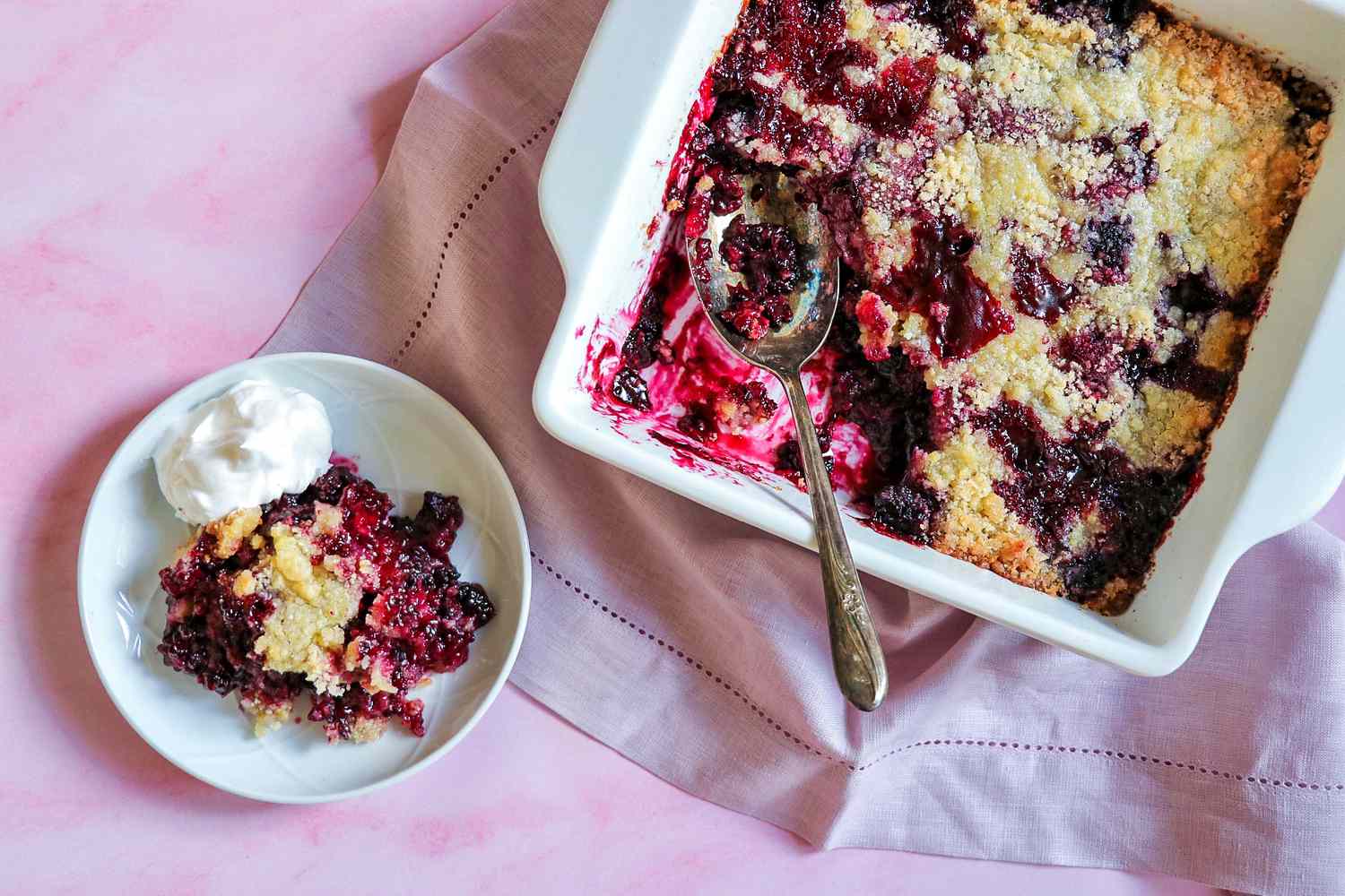 BlackBerry Cobbler với Blackberries đông lạnh