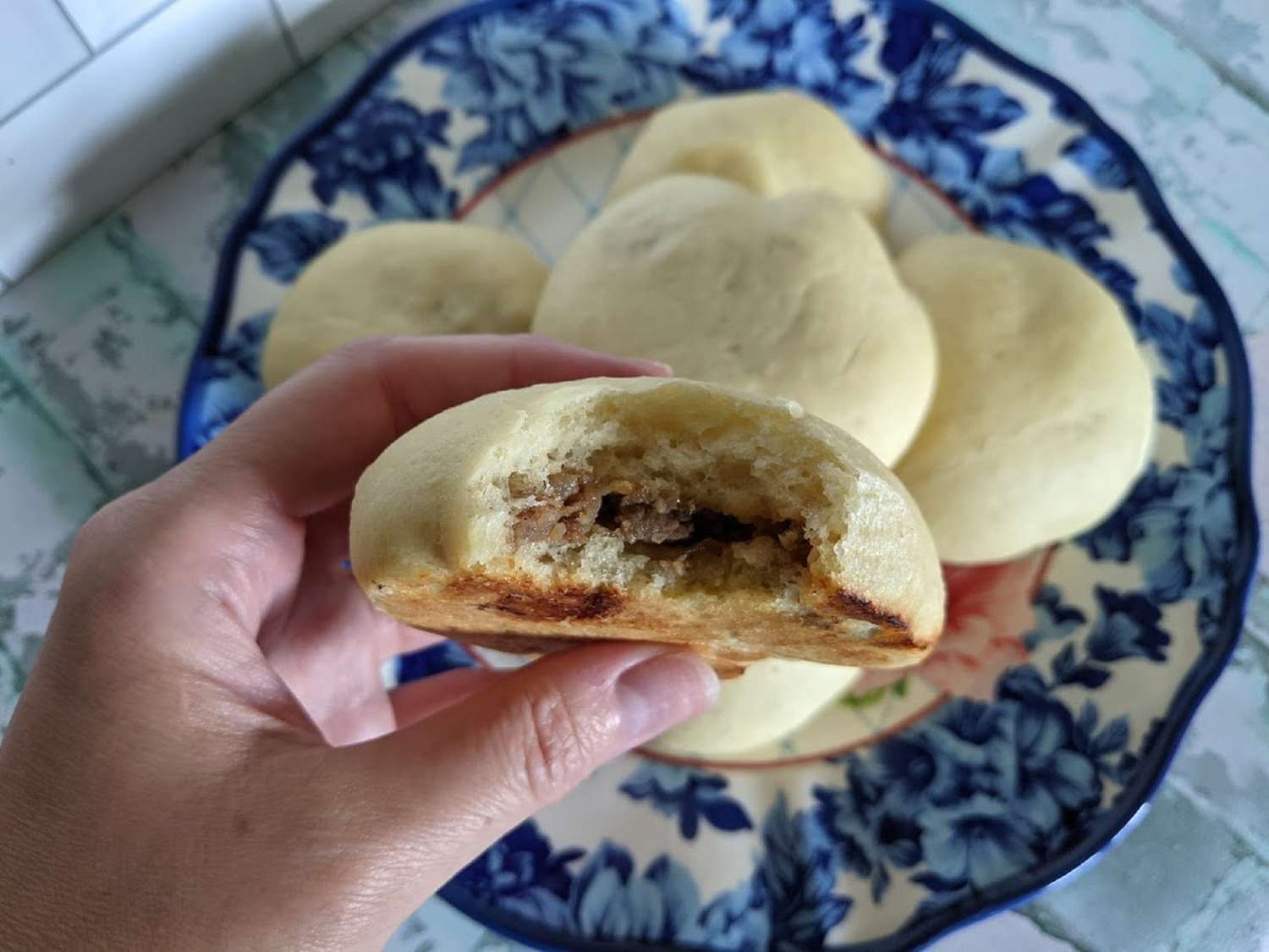 Baked siopao (bánh thịt người Philippines)