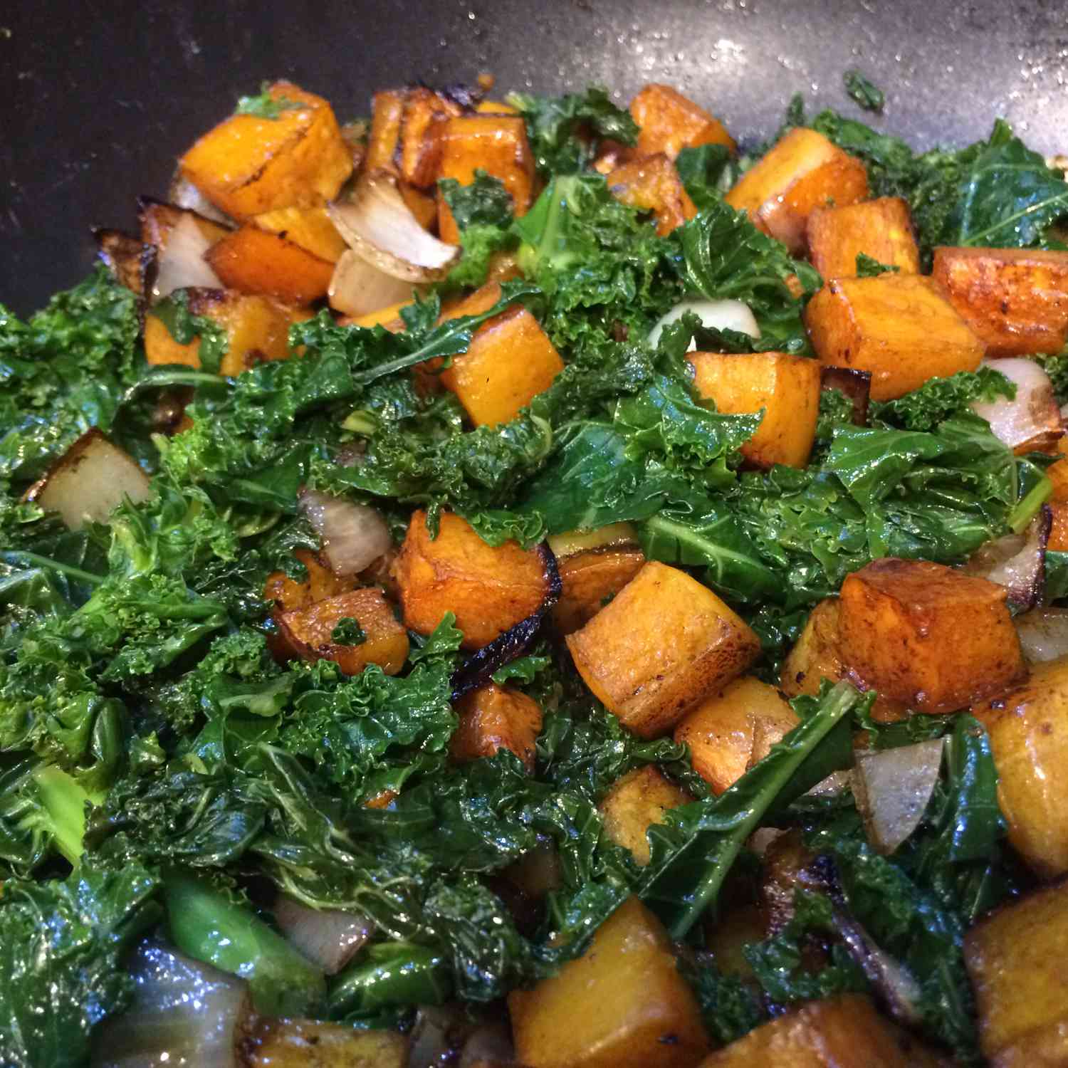 Balsamic Butternut Squash với cải xoăn