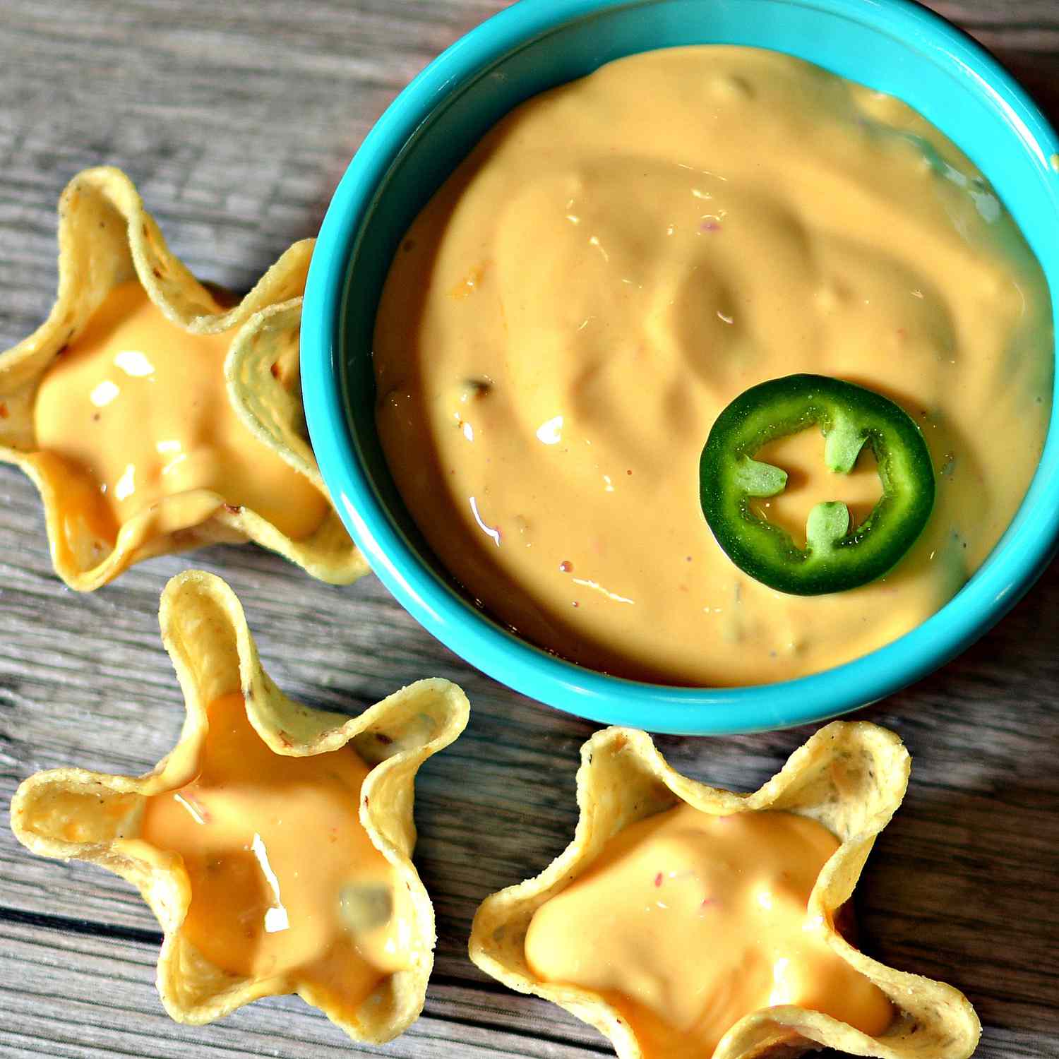 Nước sốt phô mai nacho với jalapeno