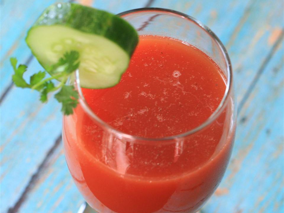Cocktail nước ép cà chua tự làm