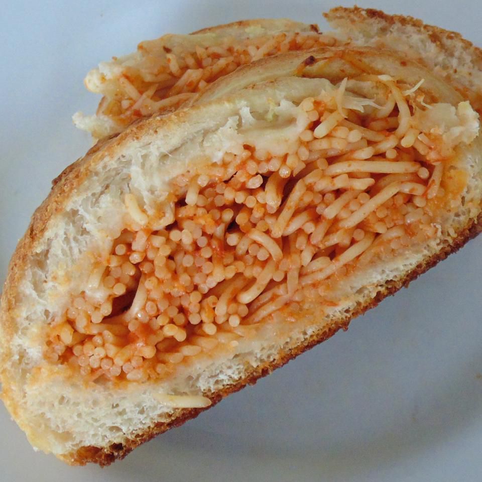 Bánh mì mì spaghetti ngon