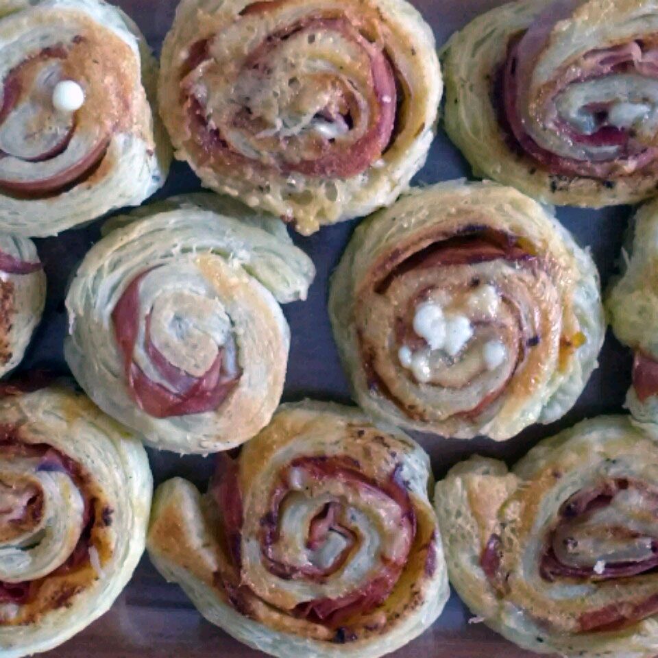 Prosciutto và Parmesan Pinwheels