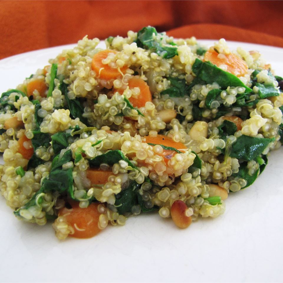 Cà rốt, cà chua và rau bina quinoa pilaf