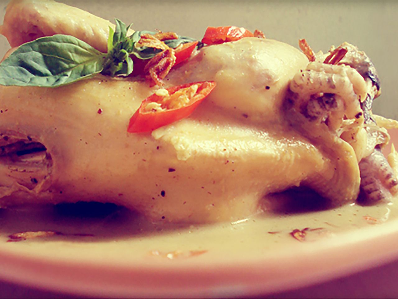 Opor Ayam (gà trong nước cốt dừa)