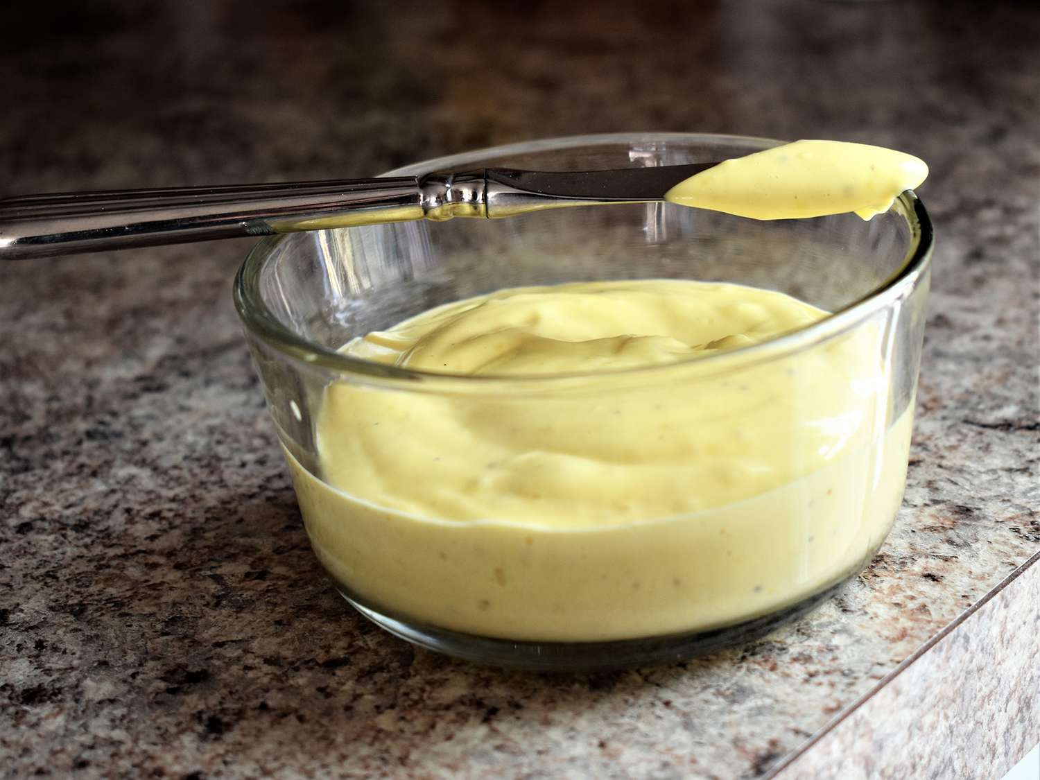 Mayonnaise tỏi tự làm