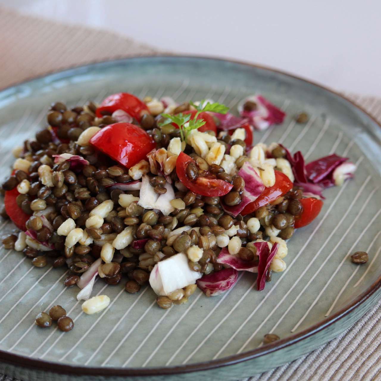 Salad đậu lăng cà ri xanh