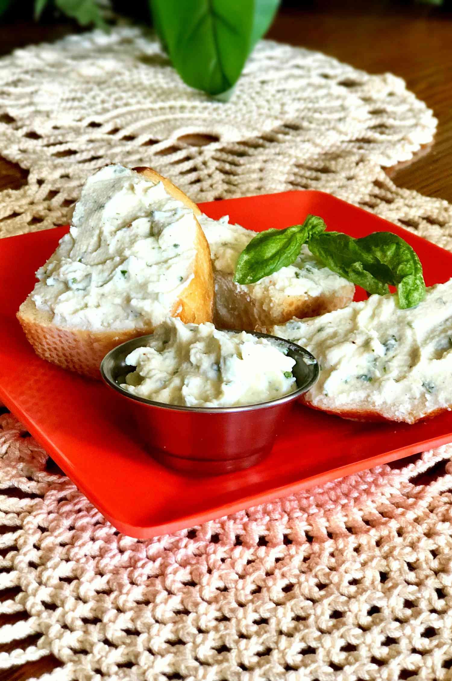 Cú đánh Basil Ricotta