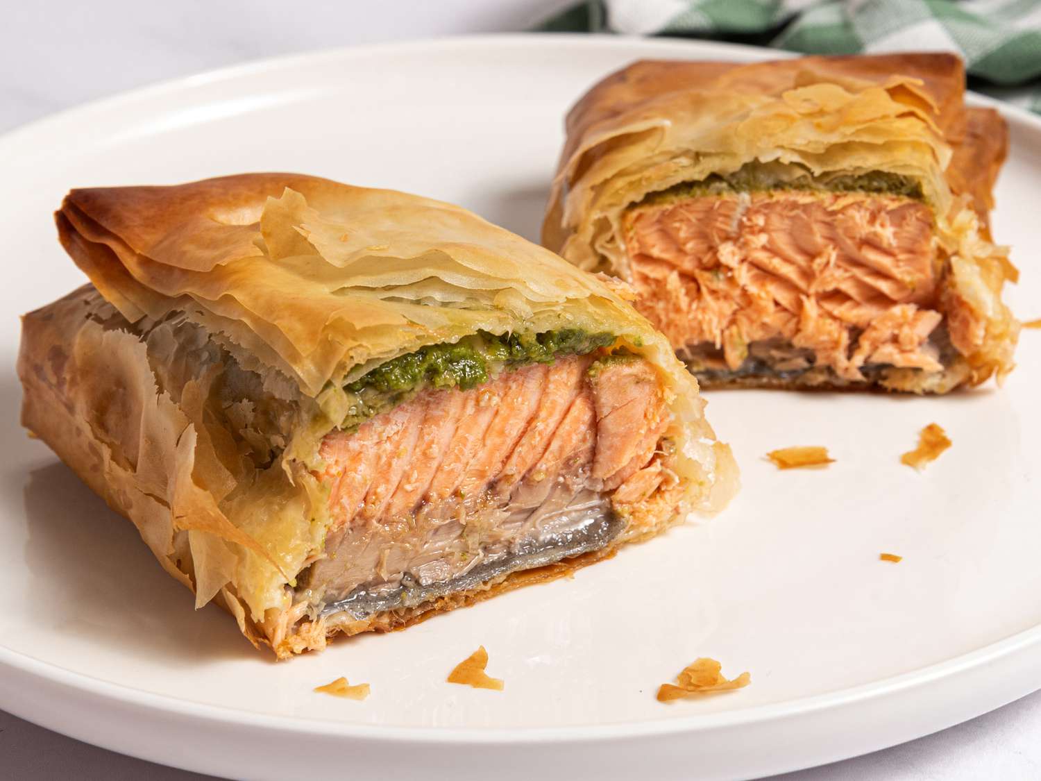 Cách làm bưu kiện Phyllo cá hồi pesto