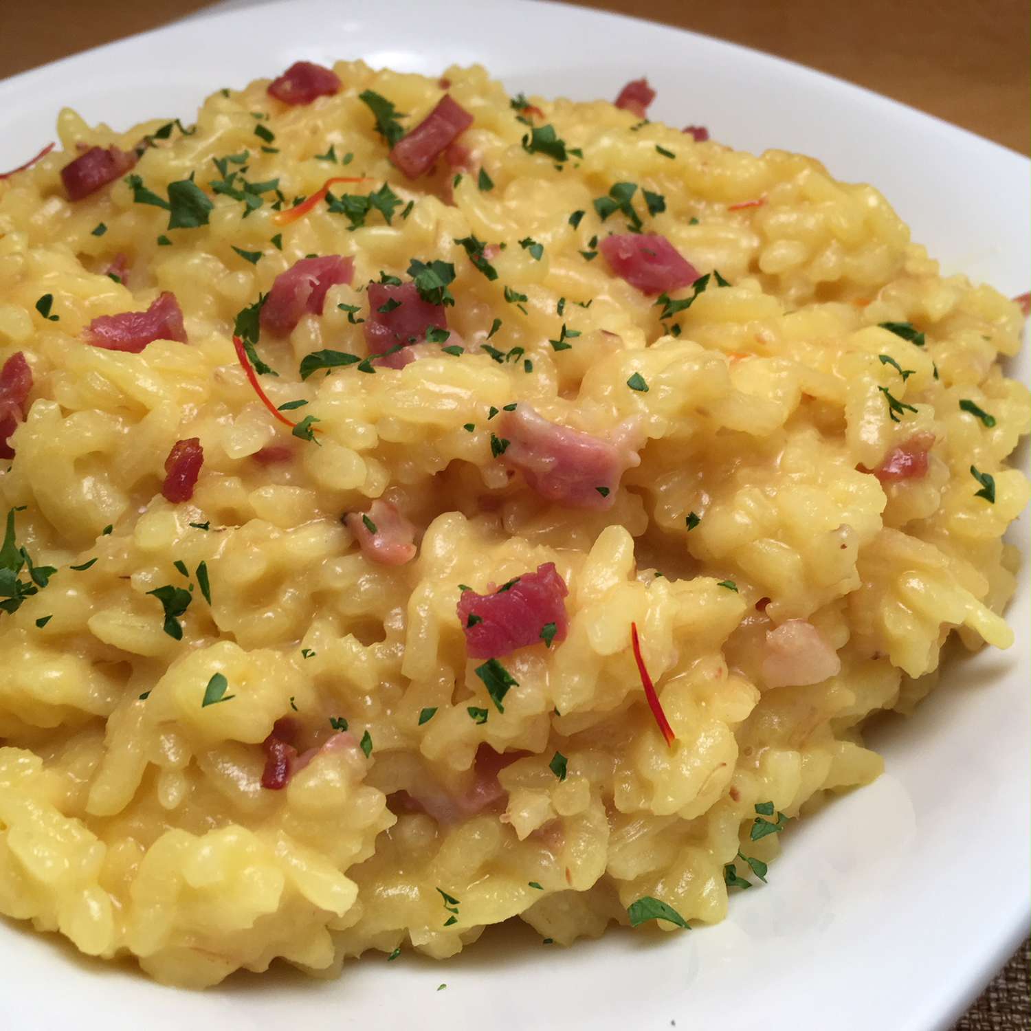 Risotto con zafferano e pancetta ở pentola a pressione (nghệ tây và pancetta risotto)