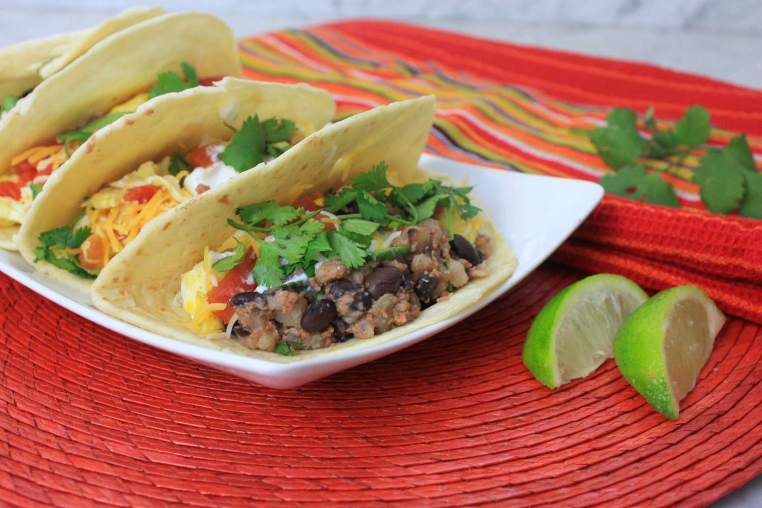 Thịt bò băm ăn sáng tacos