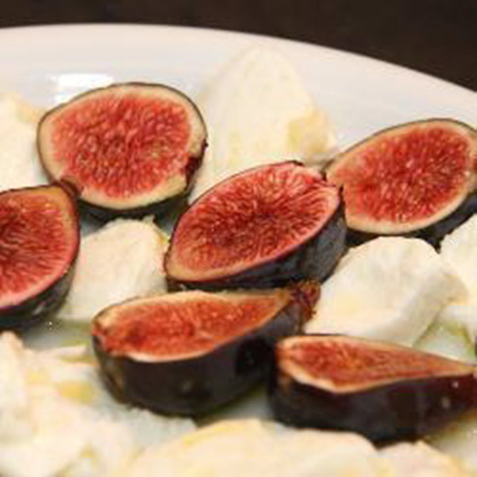 Mozzarella và salad fig tươi