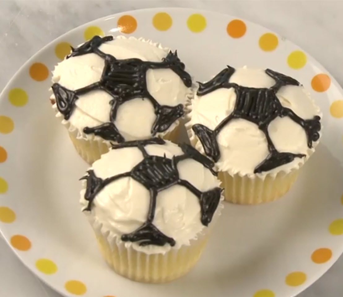 Cách trang trí Cupcakes bóng đá