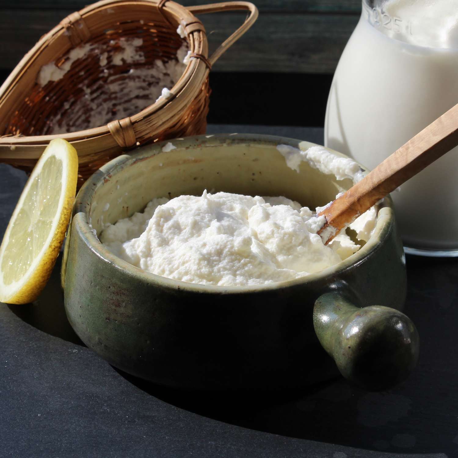 Phô mai Ricotta tự làm dễ dàng và ngon miệng