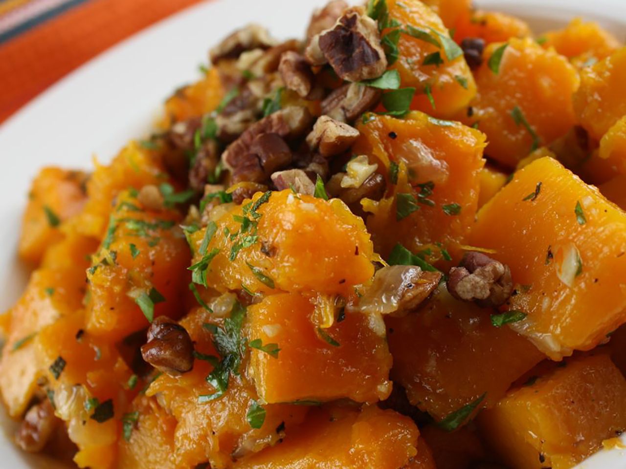 Butternut Squash với hành tây và hồ đào