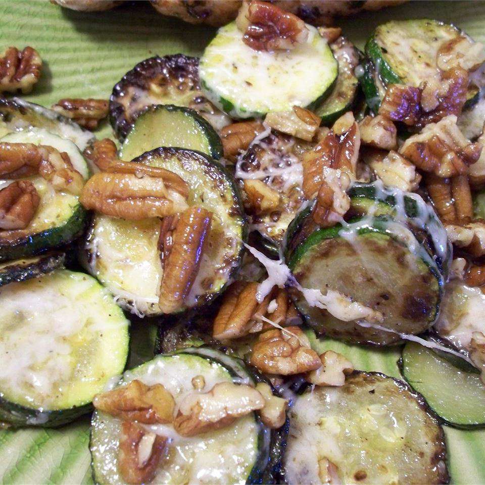 Zucchini và pecan xào