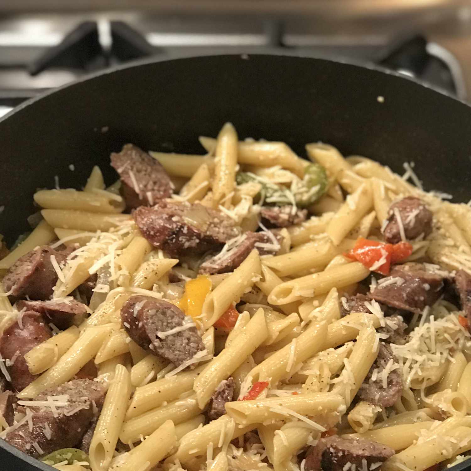 Bow Tie Pasta với xúc xích và ớt ngọt