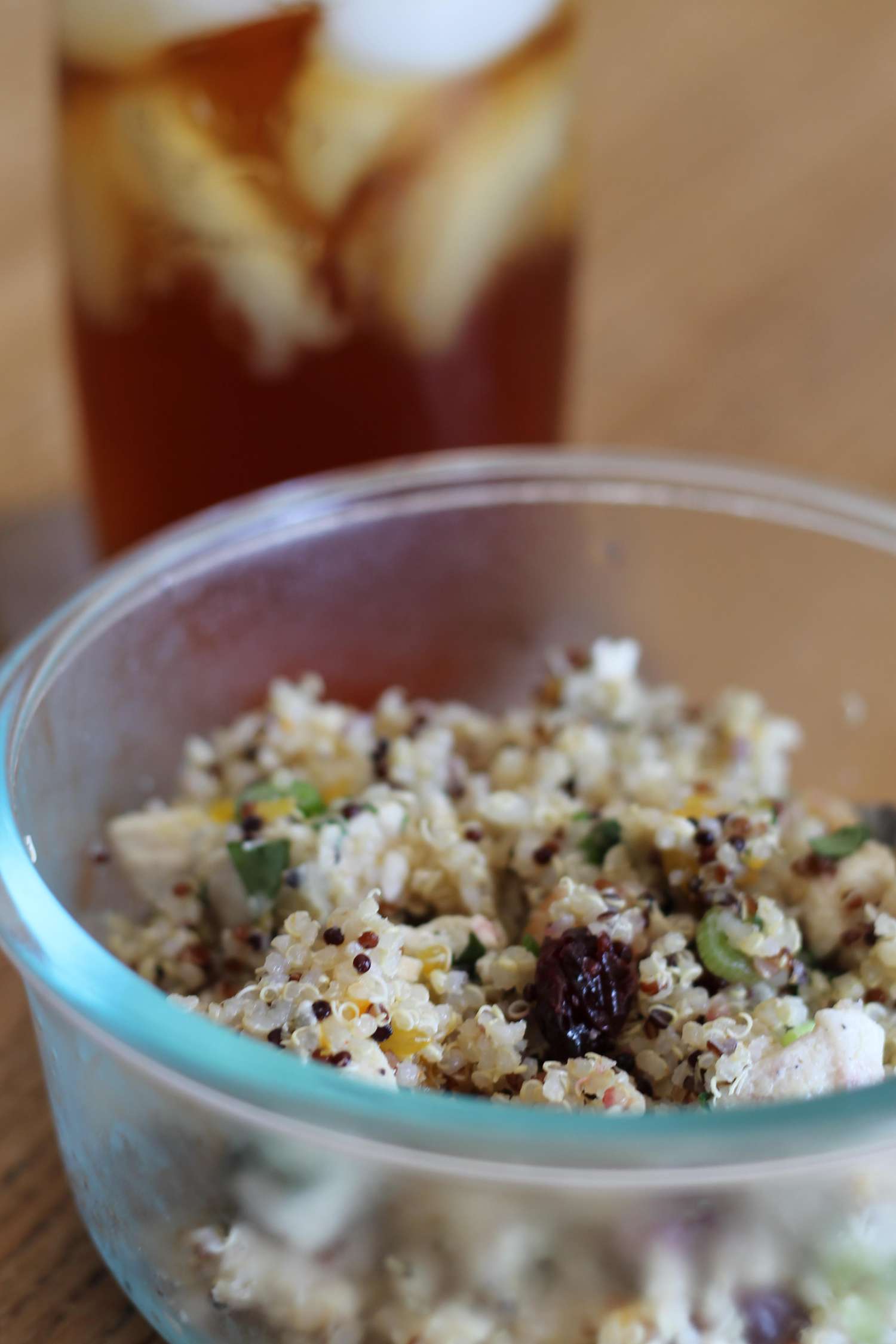 Salad quinoa với trái cây khô và các loại hạt