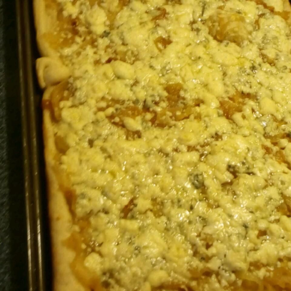 Hành tây caramen và pizza gorgonzola