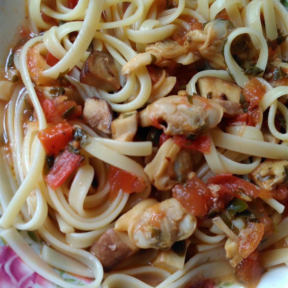 Linguine với nghêu và nấm porcini