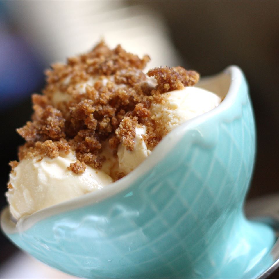 Graham cracker crunch topping