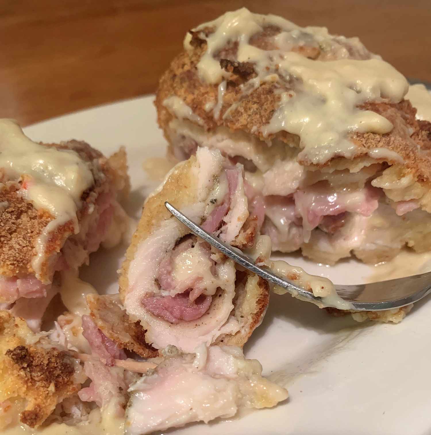 Chicken Cordon Bleu với sốt kem Dijon