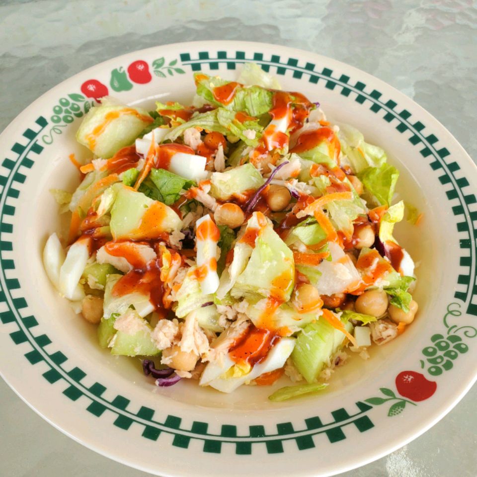 Món salad cá ngừ