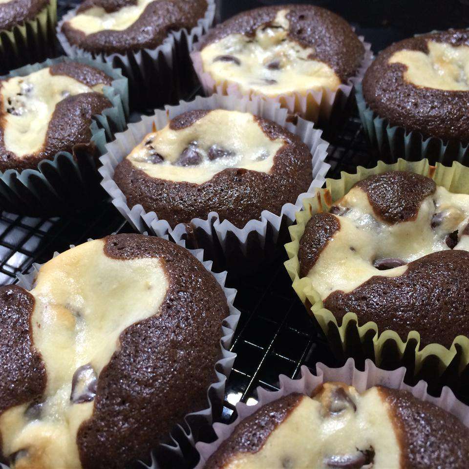 Bà Gudgels Black Bottom Cupcakes