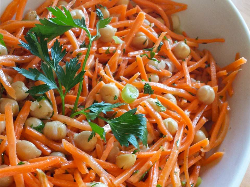 Salad cà rốt và đậu xanh nhanh chóng và dễ dàng