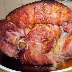 Bone-in Ham nấu trong bia