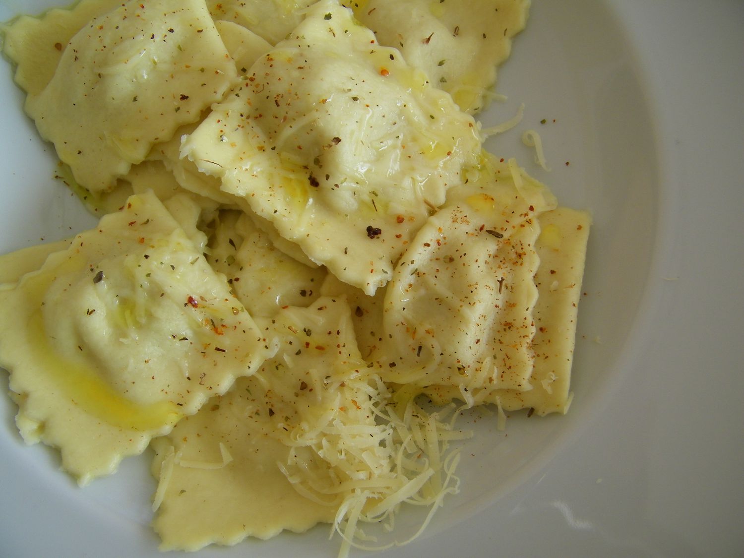 Gà và rau bina ravioli